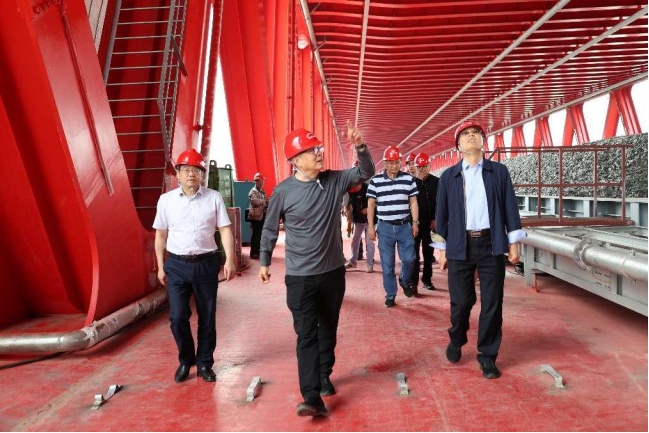 中国铁路上海局原总经理应慧刚一行来铜调研G3公铁大桥及江北港铁路建设情况